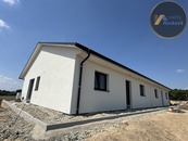 RD s bytovou jednotkou 5+kk (123m2), levá část domu, Mělník (situovaný mezi ulicí Na Průhoně a Pod Sirotčí)., cena 9900000 CZK / objekt, nabízí 