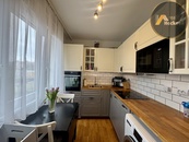 Prodej bytu 3+1/L, 71m2, Kladno - Kročehlavy, ulice Obránců míru, cena 6800000 CZK / objekt, nabízí Reality Hocková