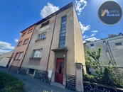 Bytový dům se 3 bytovými jednotkami a rozsáhlým suterénem v Kolíně, cena 9900000 CZK / objekt, nabízí 