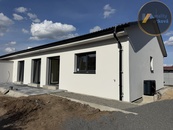 Pronájem novostavby 4+kk se zahradou a 2 parkovacími stáními, Vraňany, cena 30000 CZK / objekt / měsíc, nabízí 