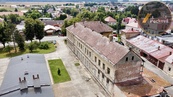 PRODEJ AREÁLU SE DVĚMA BUDOVAMI A POZEMKY O VÝMĚŘE 8 135 m2 - MĚSTEC KRÁLOVÉ, cena 34000000 CZK / objekt, nabízí Reality Hocková