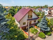 Rodinný dům 275 m2 v žádané lokalitě Jesenice u Prahy s pozemkem 858m2, cena cena v RK, nabízí 