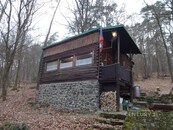 Prodej chaty 2+1 v lese nad Třebenicemi, obec Štěchovice, cena 1125000 CZK / objekt, nabízí 