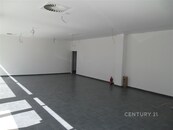 Reprezentativní obchodní jednotka 80 m2, Valašské Meziříčí, ul. Křižná, cena 20000 CZK / objekt / měsíc, nabízí 