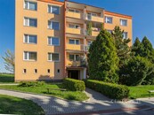 Prodej světlého bytu 3+1 s balkonem a garáží | Hustopeče nad Bečvou., cena 4100000 CZK / objekt, nabízí 