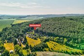 Stavební pozemek 546 m2 s chatou a potenciálem u Plzně