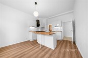 Prostorný, Světlý Byt 2+kk se Sklepem k Pronájmu v Žádané Lokalitě Michle, Počátecká 1024/3, 14000 Praha, ihned k dispozici., cena 19990 CZK / objekt / měsíc, nabízí CENTURY 21 Birdie Reality