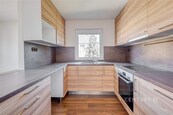 Prostorný 4+kk po rekonstrukci s garáží a zahradou v klidné lokalitě Úval, cena 32900 CZK / objekt / měsíc, nabízí CENTURY 21 Birdie Reality