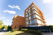 Moderní 1+kk s prostornou lodžií a garážovým stáním - Praha 5, Na Výrovně, cena 6950000 CZK / objekt, nabízí CENTURY 21 Birdie Reality - pobočka NextRound