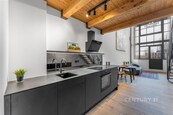 Designový loftový byt 2+kk v projektu Lofty Kolbenova, cena 10990000 CZK / objekt, nabízí CENTURY 21 Birdie Reality - pobočka NextRound