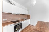 Moderní a světlý byt 1+kk s terasou a sklepem v klidné lokalitě Praha-Háje, cena 6800000 CZK / objekt, nabízí 