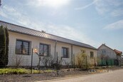 Prodej rodinného domu 133m2 na pozemku 712m2 v obci Zálezlice, cena 9990000 CZK / objekt, nabízí CENTURY 21 Diamonds