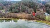 Prodej pozemku 1560 m2 v klidné části u rybníka, Mukařov Borovice, cena 895000 CZK / objekt, nabízí CENTURY 21 Diamonds