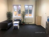 Nabídka pronájmu atraktivní kanceláře 52 m2, Wenzigova 1861/7, Nové Město, Praha, cena 20500 CZK / objekt / měsíc, nabízí CENTURY 21 Diamonds