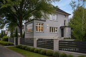 Prodej vily s možností třech bytových jednotek s pozemkem 878m v Úvalech u Prahy, cena 25000000 CZK / objekt, nabízí 