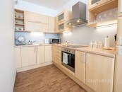Ideální Nabídka Pronájmu: Světlý a Komfortně Zařízený Byt 2+kk s balkonem, sklepem a parkovacím stáním - Hostavice, Praha 14., cena 22900 CZK / objekt / měsíc, nabízí 