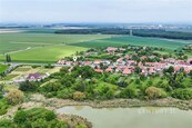 Nabízíme k prodeji rodinný dům 3+kk před rekonstrukcí se zahradou v obci Dlouhopolsko., cena 3490000 CZK / objekt, nabízí 