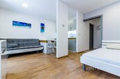 Pronájem, Byty 1+kk, 32 m2 Praha Smíchov, cena 21000 CZK / objekt / měsíc, nabízí CENTURY 21 Dream