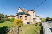 Pronájem rodinného domu 138 m2, pozemek 819 m2, Smetanova, Hostivice, cena 35000 CZK / objekt / měsíc, nabízí 