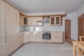 Moderní 2+1 s balkonem a garáží | 7 min od metra Rajská zahrada, cena 24000 CZK / objekt / měsíc, nabízí CENTURY 21 Dream