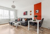 Světlý byt 2+kk, 47 m2 se dvěma sklepy a výhledem do okolí v oblíbené lokalitě Praha- Bohnice., cena 6750000 CZK / objekt, nabízí 