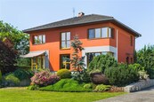 Rodinný dům 5+kk s okrasnou zahradou, krytým stáním a výbornou dostupností do Prahy - Mukařov, cena 24950000 CZK / objekt, nabízí CENTURY 21 Dream