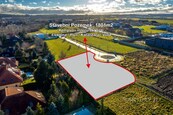 Exkluzivní stavební pozemek o výměře 1 801 m2 v prestižní rezidenční lokalitě Voděradská v Říčanech u Prahy. Kompletně zasíťováno, možnost okamžité výstavby, klidná lokalita s výbornou dostupností do , cena 30800000 CZK / objekt, nabízí 