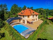 Prodej luxusního rodinného domu 7+1 s krytým bazénem, dvojgaráží a pozemkem 5 036 m2 - Sázava, Čeřenice, cena cena v RK, nabízí