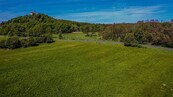 Stavební pozemek o velikosti 5 635 m2 pod hradem Vysoký Chlumec, cena 4099000 CZK / objekt, nabízí 