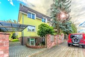 Prodej rodinné vily 198 m2 s nebytovým prostorem, pozemek 425 m2, Široká, Říčany, cena 18980000 CZK / objekt, nabízí 