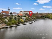 Stavební pozemek i pro komerční využití v centru Říčan u Prahy, cena cena v RK, nabízí CENTURY 21 Harmony