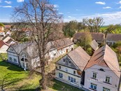 Nemovitost se stavbami na stavebním pozemku o ploše 2553 m2, cena cena v RK, nabízí CENTURY 21 Harmony