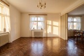 Výjimečná investice i rodinné sídlo: Prvorepubliková vila v Berouně s potenciálem 3 bytů, cena 13425000 CZK / objekt, nabízí 