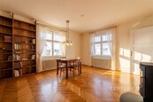 Výjimečná investice i rodinné sídlo: Prvorepubliková vila v Berouně s potenciálem 3 bytů, cena 13425000 CZK / objekt, nabízí 
