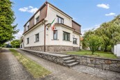 Rodinný dům 4+1, garáž + dům pro hosty, na pozemku 1 960 m2, cena 19700000 CZK / objekt, nabízí 