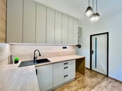 Designový, čerstvě zrekonstruovaný byt 2+1 v srdci Kamenické , cena 17000 CZK / objekt / měsíc, nabízí 