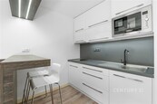 Pronájem moderního a vybaveného bytu 1+kk (19 m2) v centru Děčína - ulice Pohraniční, cena 8000 CZK / objekt / měsíc, nabízí 