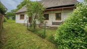 Prodej rodinného domu 1+1 před rekonstrukcí v klidné lokalitě Jedlí na Olomoucku. Rozlehlá zahrada 487 m2, ideální pro rodiny, které hledají soukromí a pohodu., cena 1080000 CZK / objekt, nabízí 