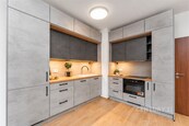 Pronájem nového bytu 3+kk v projektu Ekocity Hostivař se sklepem a XL garážovým stáním, cena 31000 CZK / objekt / měsíc, nabízí CENTURY 21 Kobler Reality