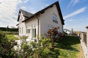 Prodej jedinečného rodinného domu v Dobřejovicích, s rozlehlou zahradou a terasou, ideální pro rodinné bydlení nebo investici, cena 19950000 CZK / objekt, nabízí 