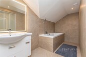 Rodinný dům 9+2 v Lysolajském údolí... jako brána k Vašemu novému životu v Praze, cena 34990000 CZK / objekt, nabízí CENTURY 21 Realitas Central Praha