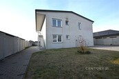 Moderní prostorný byt 2+kk v novostavbě rodinného domu v Radobyčicích, cena 15000 CZK / objekt / měsíc, nabízí CENTURY 21 The Most Reality