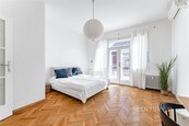 Pronájem unikátního bytu 1+1 s velkou terasou, cena 21000 CZK / objekt / měsíc, nabízí 