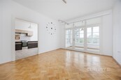 DVOUGENERAČNÍ BYDLENÍ - 141 m2 se zahradou 215 m2 a bazénem, možnost dvou samostatných bytů pod jednou střechou | NOVĚ UPRAVENÁ CENA, cena 6100000 CZK / objekt, nabízí 