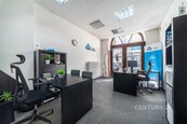 Pronájem kanceláře 27 m2, Bezručova, Plzeň - Vnitřní Město, cena 9377 CZK / objekt / měsíc, nabízí 