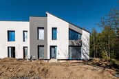 6kk, 150 m2 se zahradou 537 m2 to vše za cenu 14.290.000,- Kč, cena 14290000 CZK / objekt, nabízí 