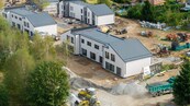 Výjimečná možnost nákupu nemovitosti v prémiovém projektu Rezidence Těptín za výrazně nižší cenu a dokončit si nemovitost dle sebe SHELL & CORE Bydlení v přírodě o dispozici až 6+kk s vlastní zahrado, cena 13990000 CZK / objekt, nabízí 