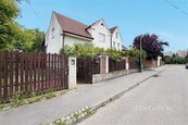 Rodinný dům se zahradou, garáží a velkým potenciálem v jedné z nejžádanějších lokalit Prahy - Chodov, cena 23000000 CZK / objekt, nabízí CENTURY 21 The Most Reality