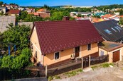Méně metrů. Více života. Útulný dům se zahradou v Hořovicích., cena 5300000 CZK / objekt, nabízí CENTURY 21 The Most Reality