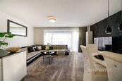 Pronájem bytu s předzahrádkou a jedinečným výhledem na Plzeň, včetně garážového parkovacího stání, cena 22500 CZK / objekt / měsíc, nabízí 
